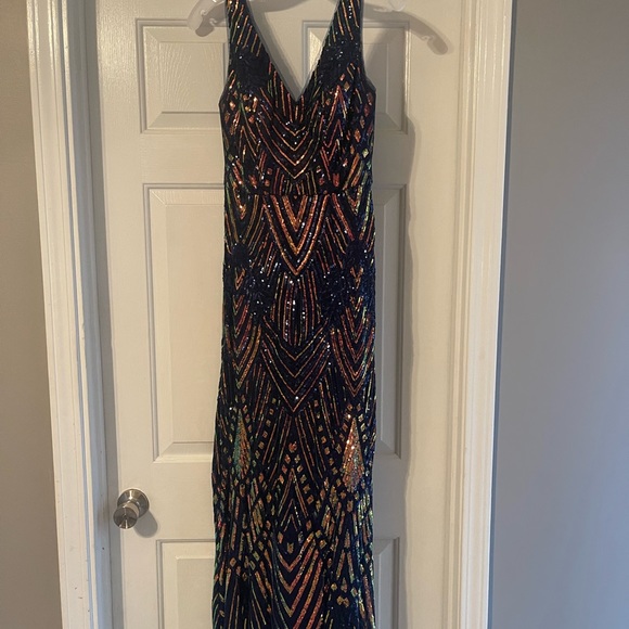 David’s bridal Jules & Cleo v-neck, sequin gown, size 6 $150 - Picture 5 of 6